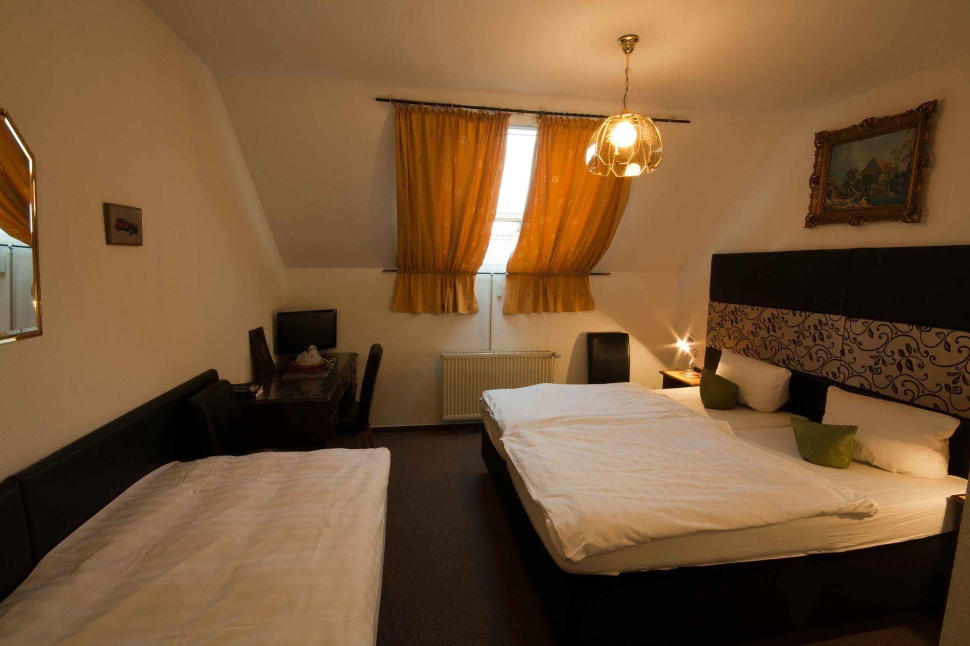 Hotel Attache Raunheim Eksteriør billede