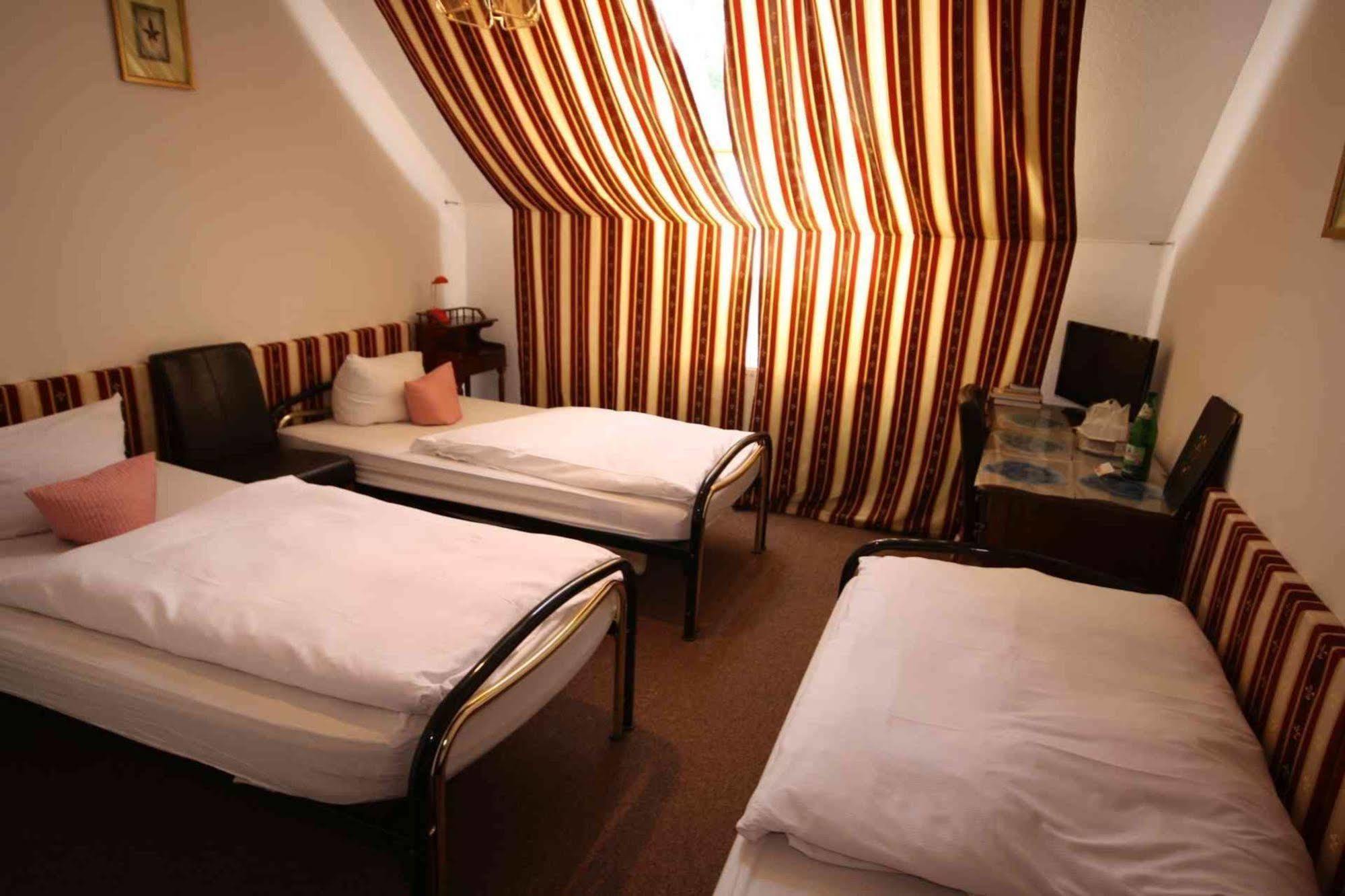 Hotel Attache Raunheim Eksteriør billede
